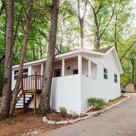 Arbutus Lake 3 Bedroom Cottage Траверс-Сіті Екстер'єр фото