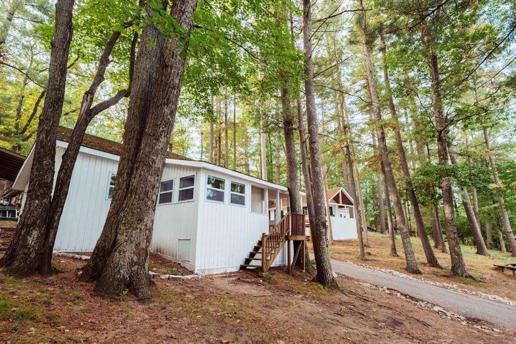 Arbutus Lake 3 Bedroom Cottage Траверс-Сіті Екстер'єр фото