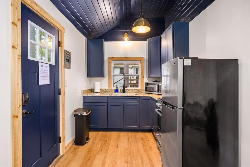 Arbutus Lake 3 Bedroom Cottage Траверс-Сіті Екстер'єр фото