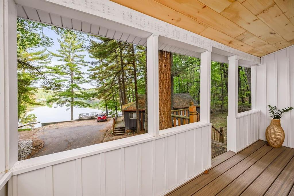 Arbutus Lake 3 Bedroom Cottage Траверс-Сіті Екстер'єр фото