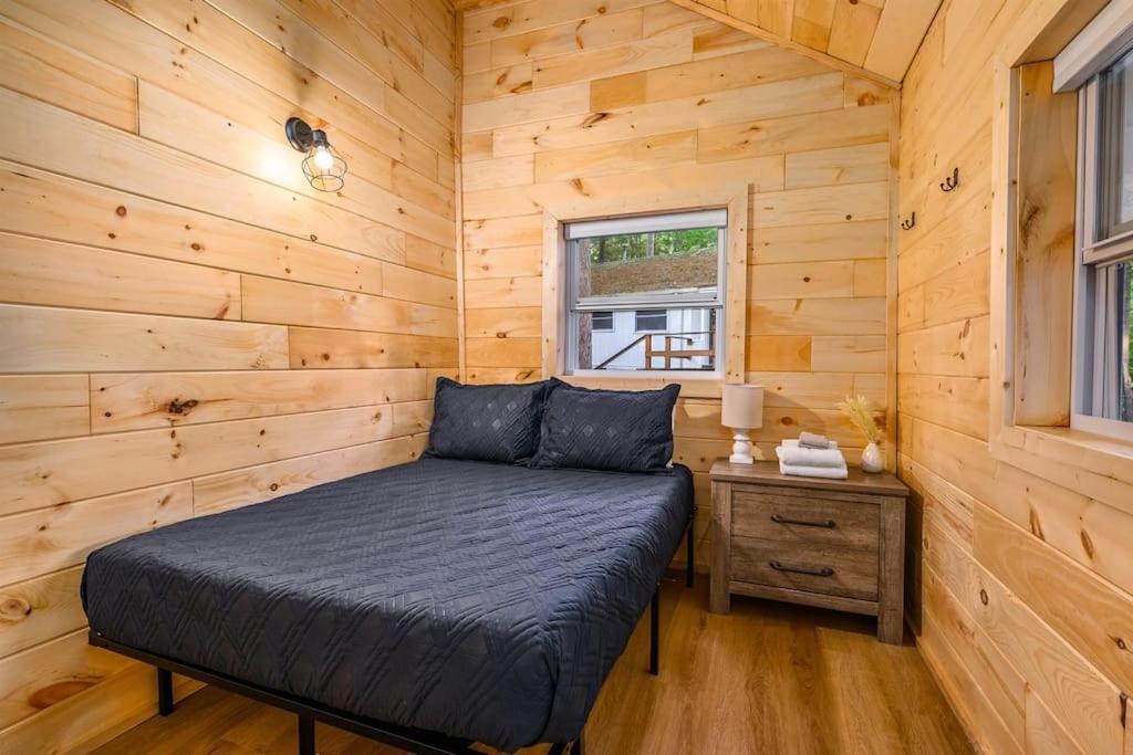 Arbutus Lake 3 Bedroom Cottage Траверс-Сіті Екстер'єр фото
