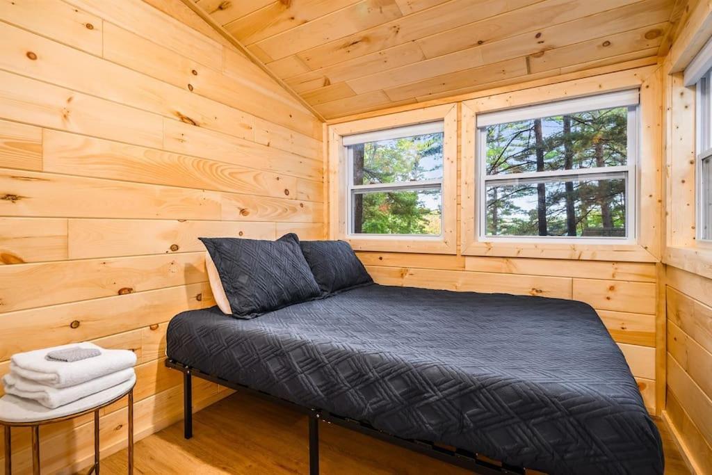 Arbutus Lake 3 Bedroom Cottage Траверс-Сіті Екстер'єр фото