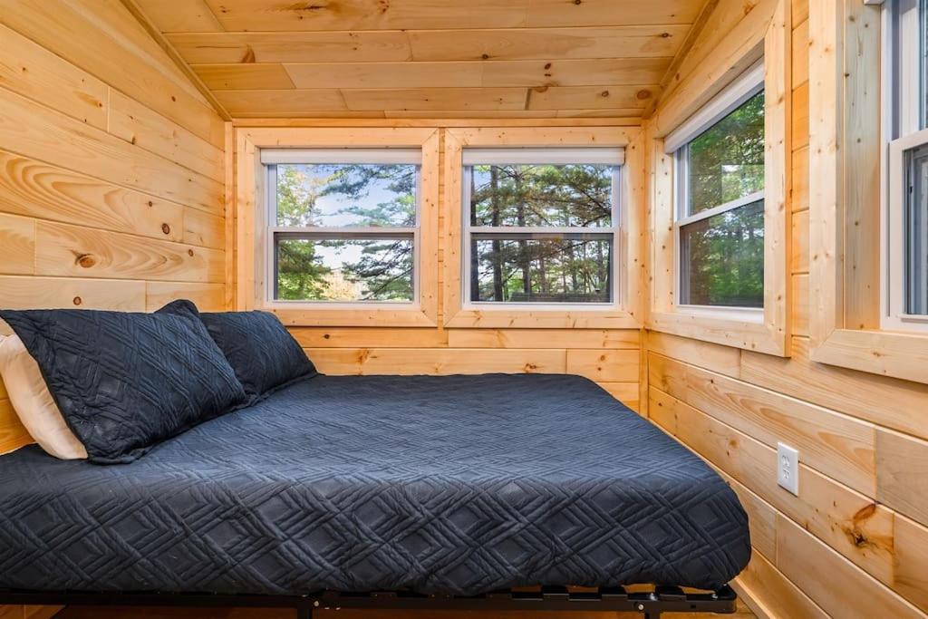 Arbutus Lake 3 Bedroom Cottage Траверс-Сіті Екстер'єр фото