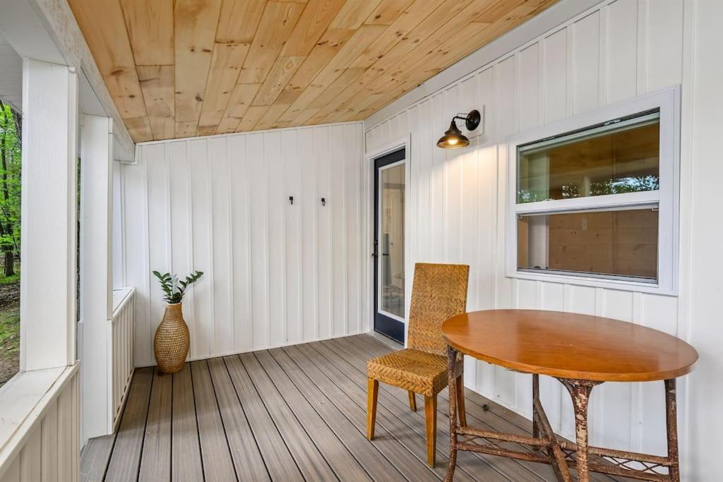 Arbutus Lake 3 Bedroom Cottage Траверс-Сіті Екстер'єр фото