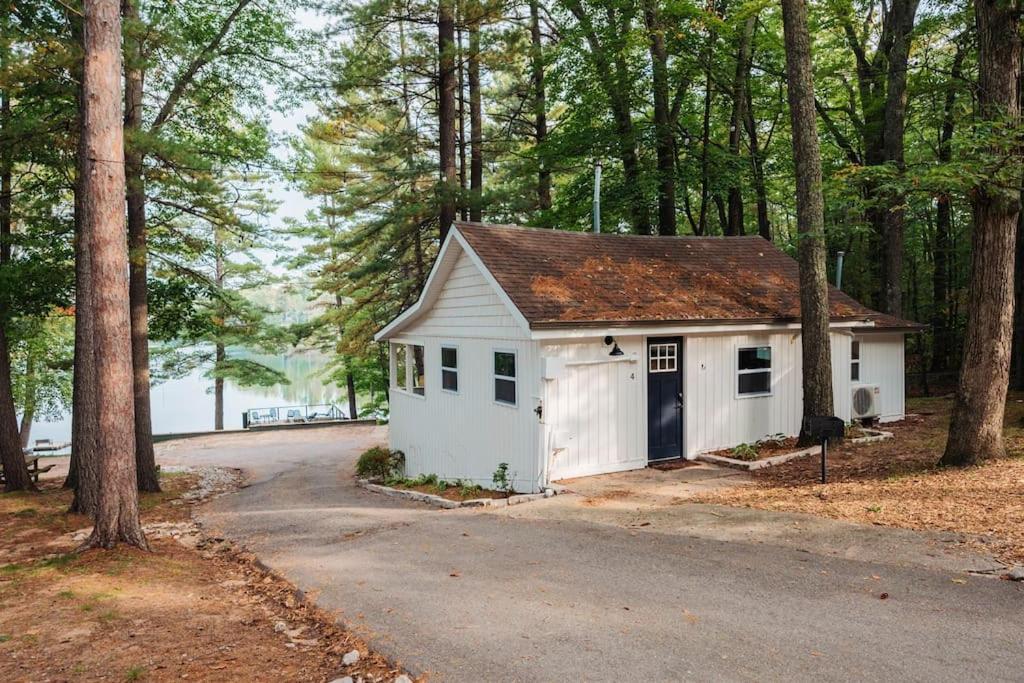 Arbutus Lake 3 Bedroom Cottage Траверс-Сіті Екстер'єр фото